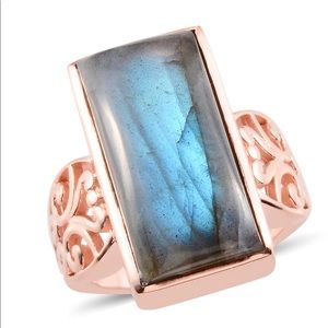Beautiful Shiny Labradorite Solitaire Ring